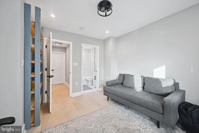 1732 L ST NE, Washington, DC 20002