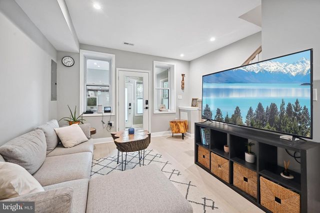 1732 L ST NE, Washington, DC 20002