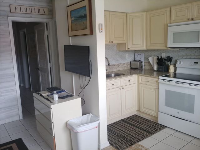 120 NE 20th Ave 3, Deerfield Beach, FL 33441