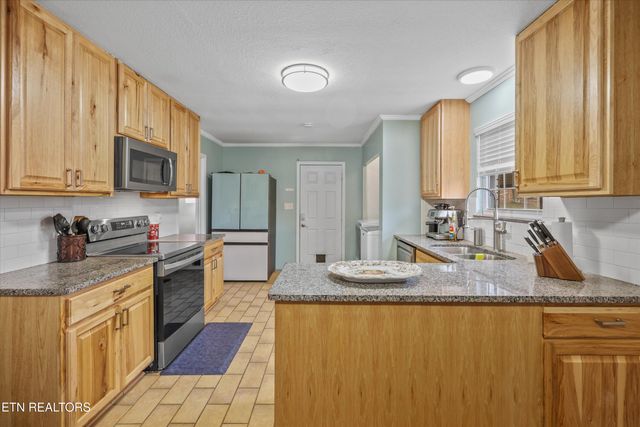 4516 Green Castle Rd, Louisville, TN 37777