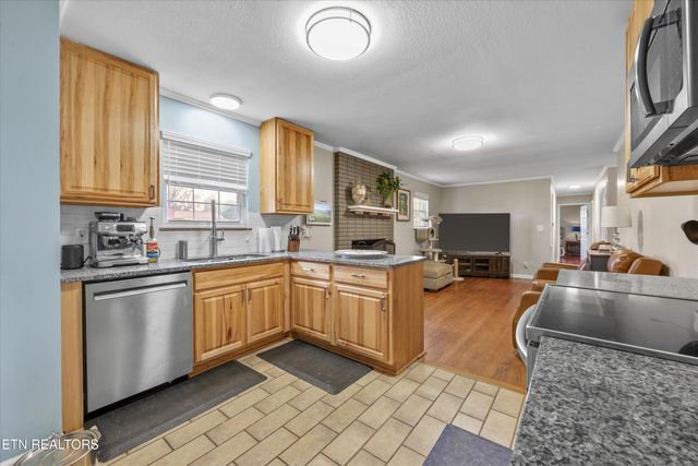 4516 Green Castle Rd, Louisville, TN 37777