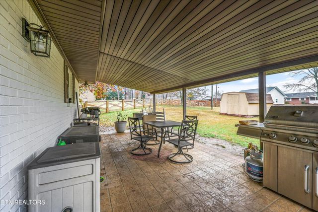 4516 Green Castle Rd, Louisville, TN 37777