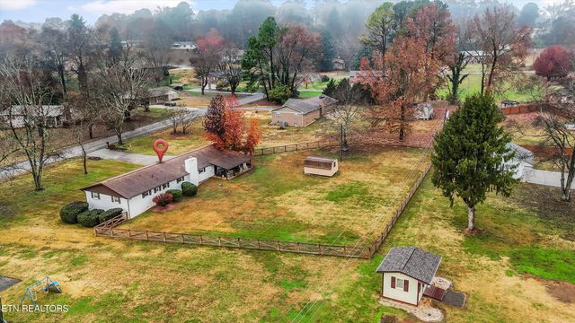 4516 Green Castle Rd, Louisville, TN 37777