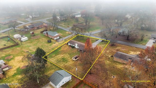 4516 Green Castle Rd, Louisville, TN 37777