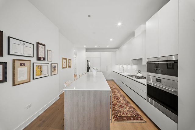 323 S Racine Avenue PHD, Chicago, IL 60607