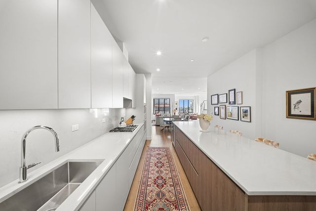 323 S Racine Avenue PHD, Chicago, IL 60607