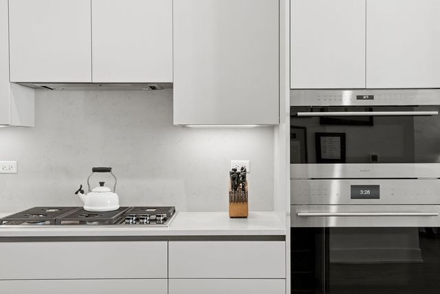 323 S Racine Avenue PHD, Chicago, IL 60607