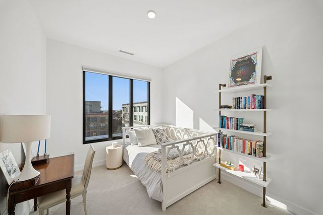 323 S Racine Avenue PHD, Chicago, IL 60607