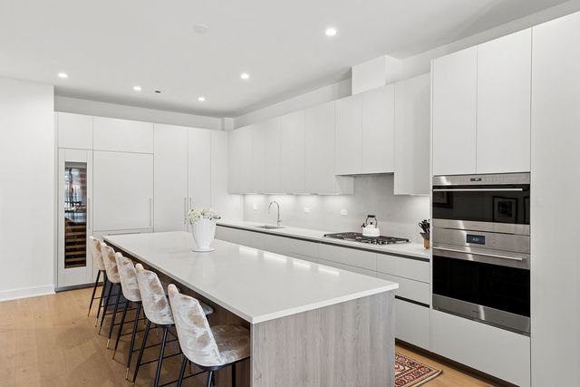 323 S Racine Avenue PHD, Chicago, IL 60607