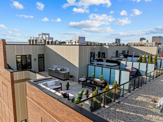 323 S Racine Avenue PHD, Chicago, IL 60607