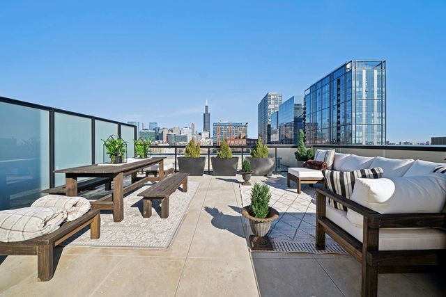 323 S Racine Avenue PHD, Chicago, IL 60607