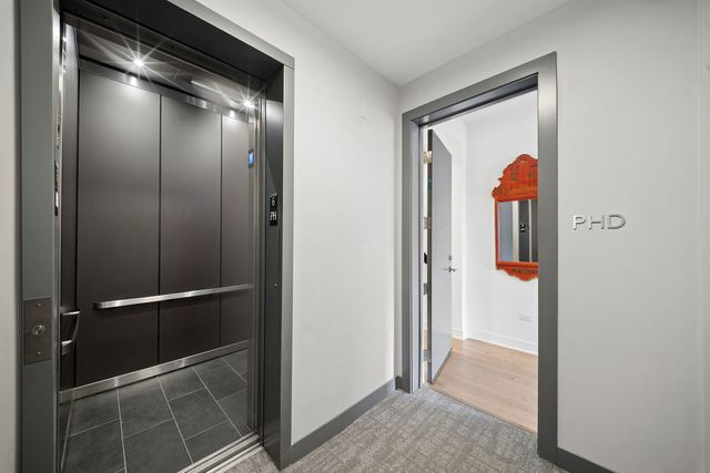 323 S Racine Avenue PHD, Chicago, IL 60607