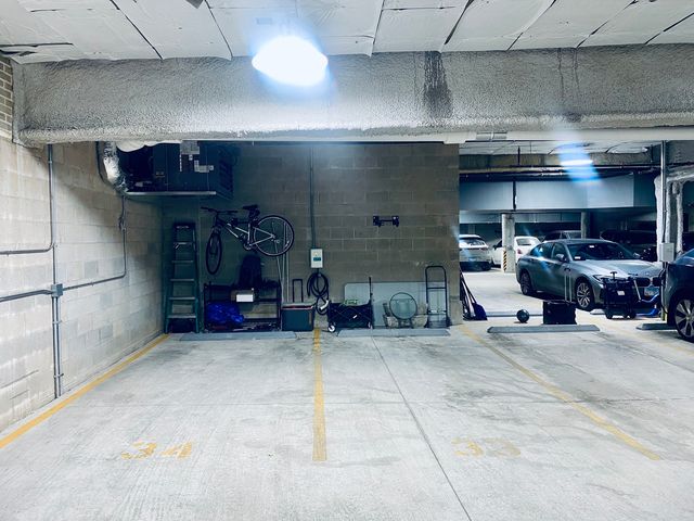 323 S Racine Avenue PHD, Chicago, IL 60607