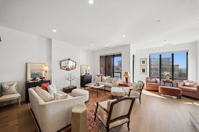 323 S Racine Avenue PHD, Chicago, IL 60607