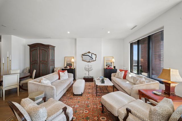 323 S Racine Avenue PHD, Chicago, IL 60607