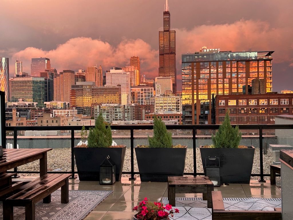 323 S Racine Avenue PHD, Chicago, IL 60607