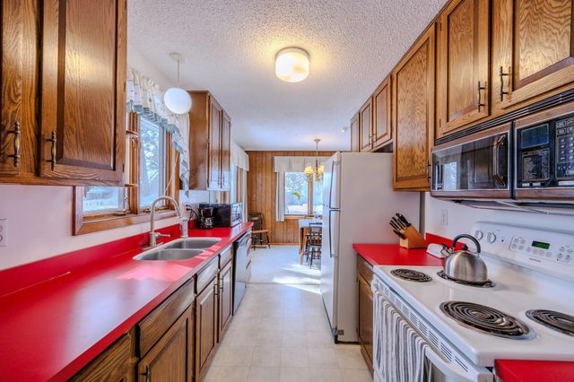 1804 Delton Avenue NW, Bemidji, MN 56601