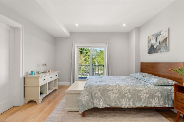 90 Columbia U90, Brookline, MA 02446