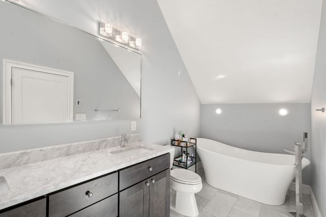 90 Columbia U90, Brookline, MA 02446