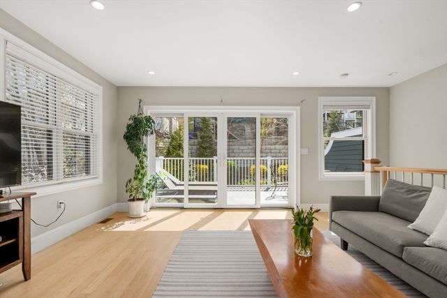 90 Columbia U90, Brookline, MA 02446