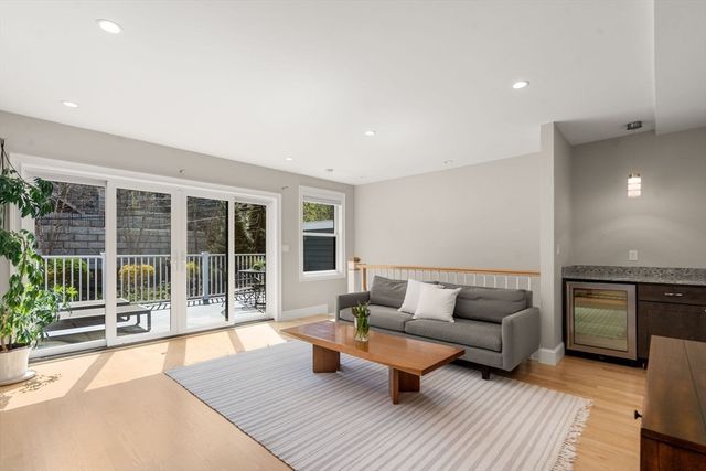 90 Columbia U90, Brookline, MA 02446