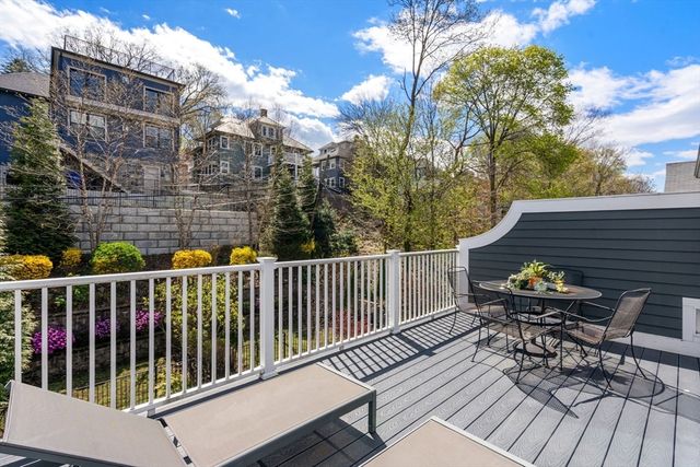 90 Columbia U90, Brookline, MA 02446