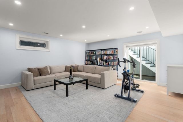 90 Columbia U90, Brookline, MA 02446