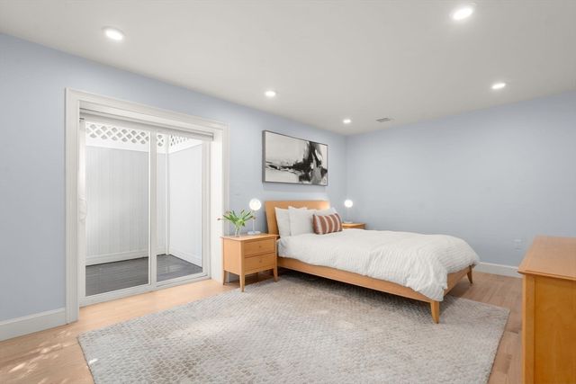 90 Columbia U90, Brookline, MA 02446