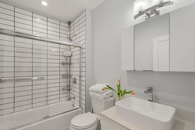 90 Columbia U90, Brookline, MA 02446