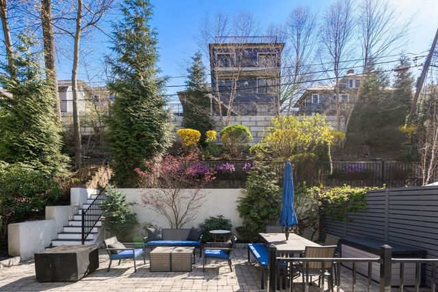 90 Columbia U90, Brookline, MA 02446