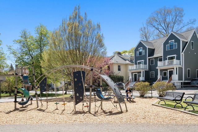 90 Columbia U90, Brookline, MA 02446