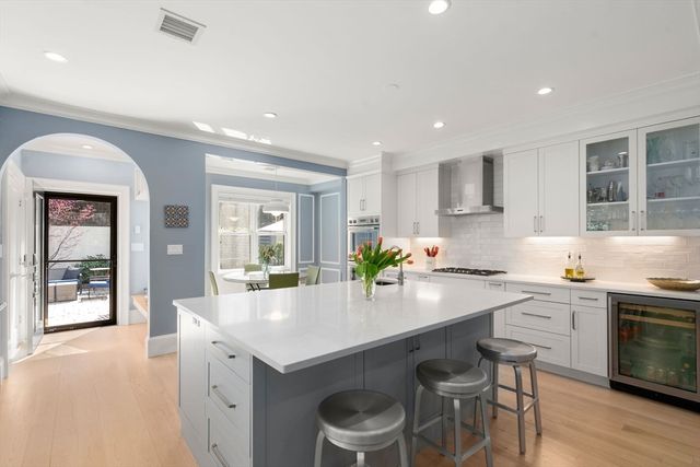 90 Columbia U90, Brookline, MA 02446