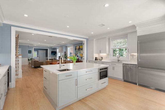 90 Columbia U90, Brookline, MA 02446