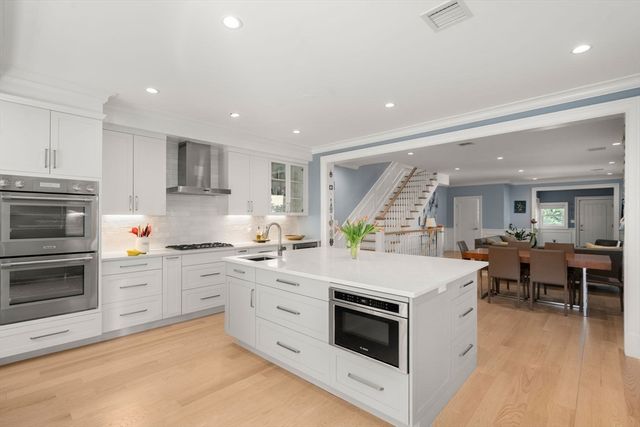 90 Columbia U90, Brookline, MA 02446