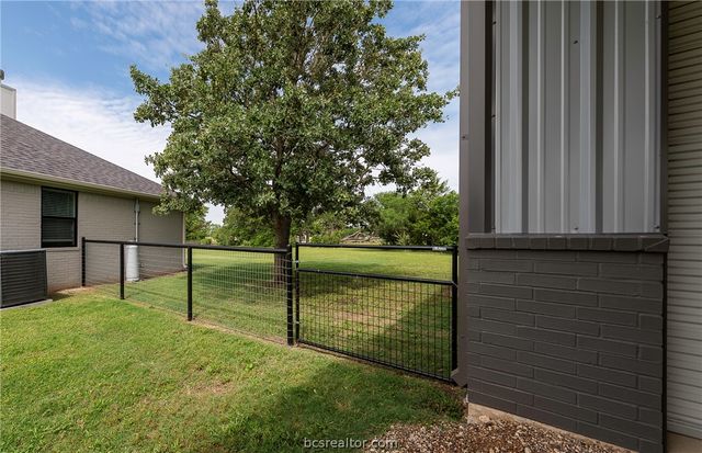 4119 Golden Eagle Drive, Bryan, TX 77808
