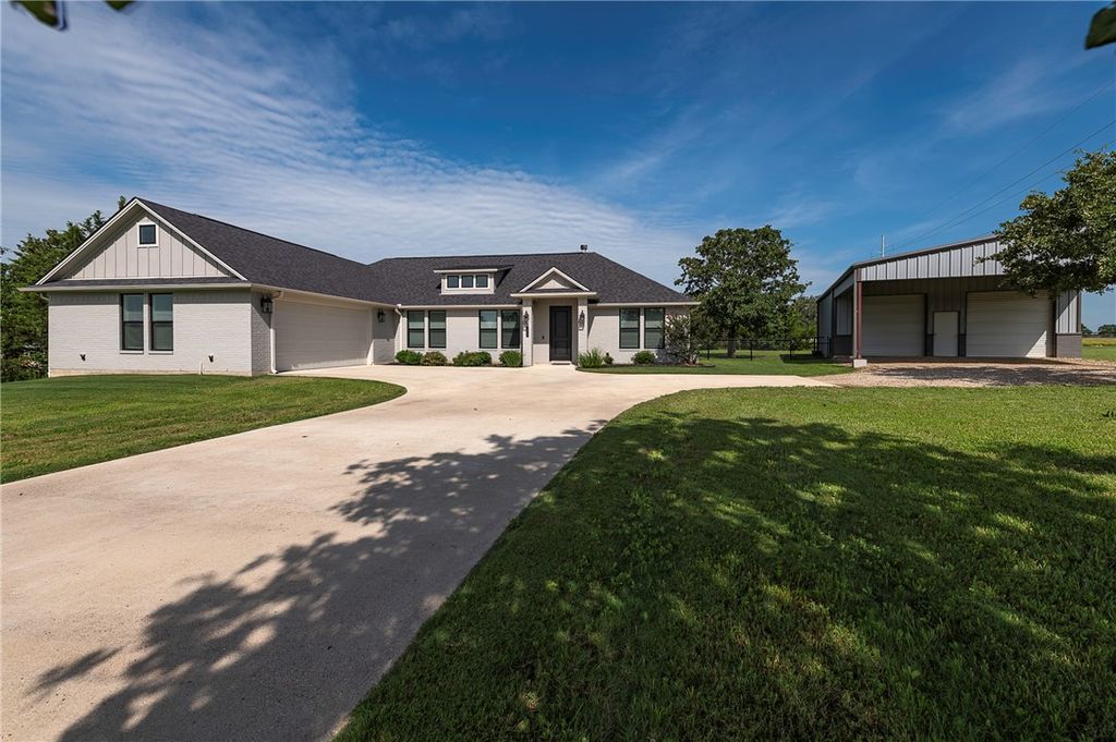 4119 Golden Eagle Drive, Bryan, TX 77808