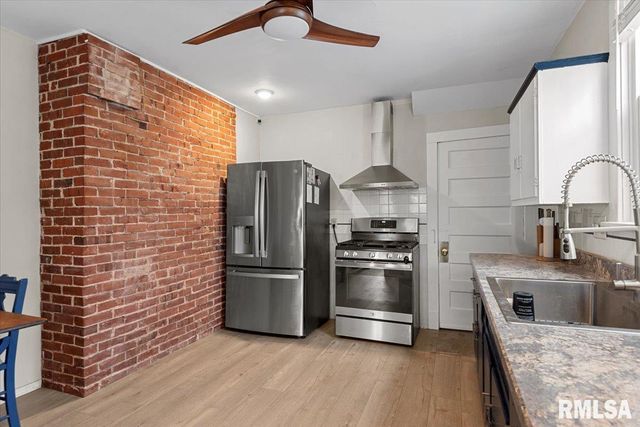 1540 N 3RD Street, Springfield, IL 62702