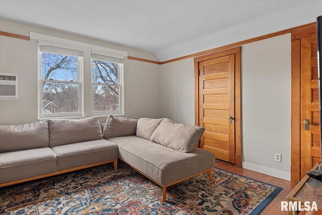 1540 N 3RD Street, Springfield, IL 62702