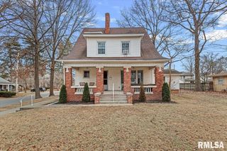 1540 N 3RD Street, Springfield, IL 62702