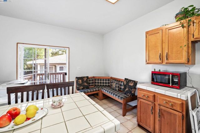 835 Apgar St, Oakland, CA 94608