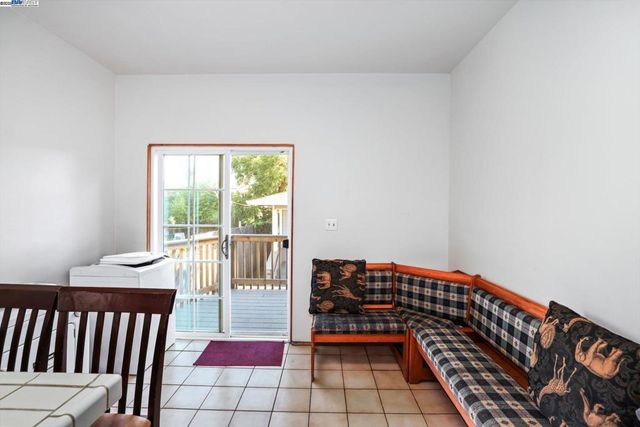 835 Apgar St, Oakland, CA 94608