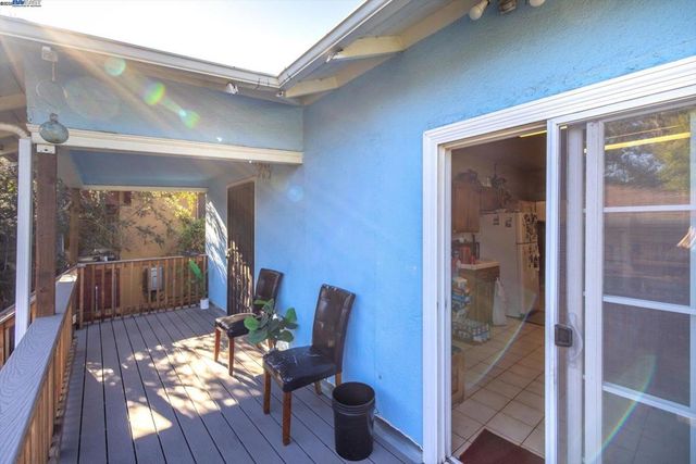 835 Apgar St, Oakland, CA 94608