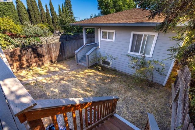 835 Apgar St, Oakland, CA 94608