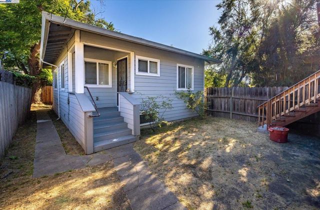 835 Apgar St, Oakland, CA 94608