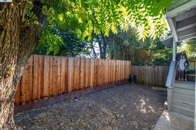 835 Apgar St, Oakland, CA 94608
