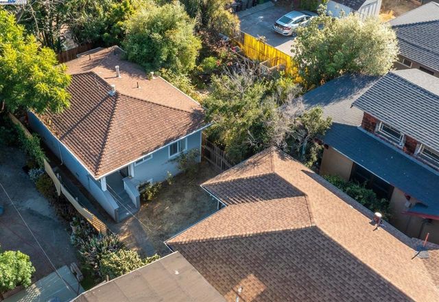 835 Apgar St, Oakland, CA 94608