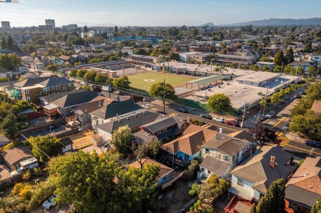 835 Apgar St, Oakland, CA 94608