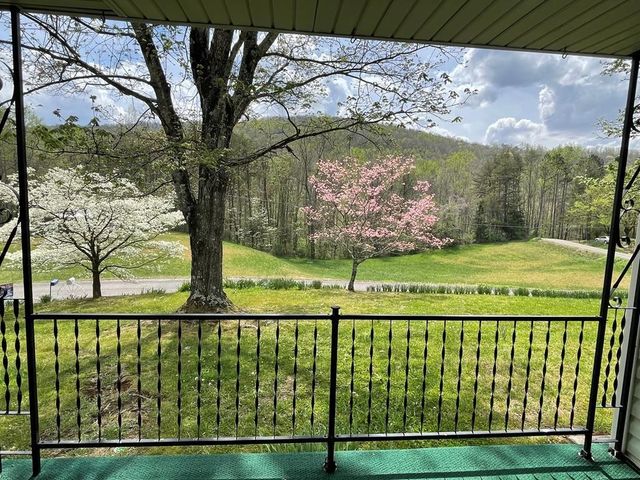 1447 Dry Shave Rd, Mcminnville, TN 37110