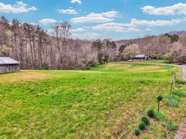 1447 Dry Shave Rd, Mcminnville, TN 37110