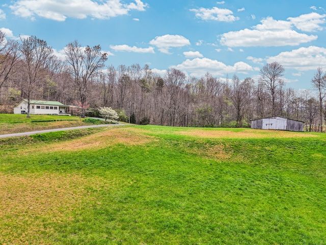1447 Dry Shave Rd, Mcminnville, TN 37110